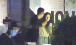爆料汪小菲和大嫂视频,亲密互动引热议
