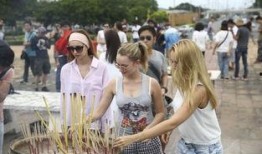 荒野女囚 手机在线观看,绝境求生，逆境绽放